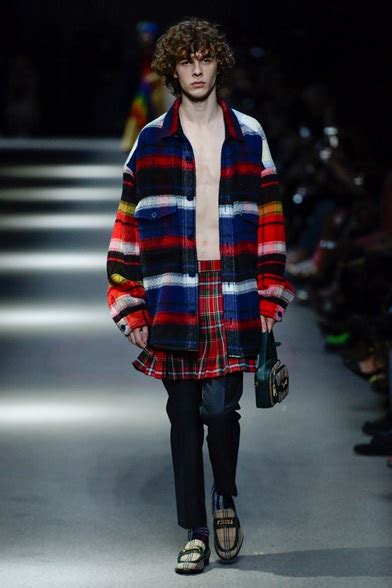 burberry collezione uomo autunno 2018|Burberry Fall 2018 Menswear Fashion Show .